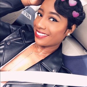 Meet your Posher, Chanel